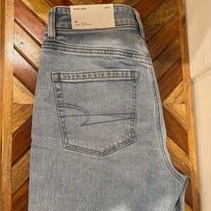 American Eagle Mom Jean SZ 4 - brand new!